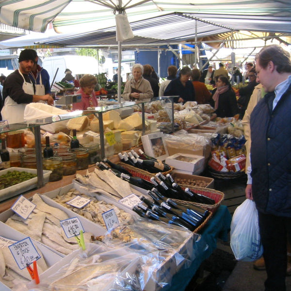 A guide to the best food markets, flea markets and street markets in