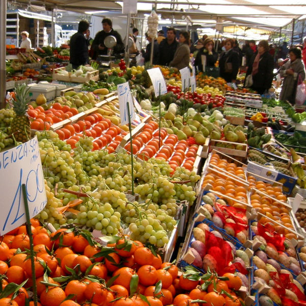 A guide to the best food markets, flea markets and street markets in